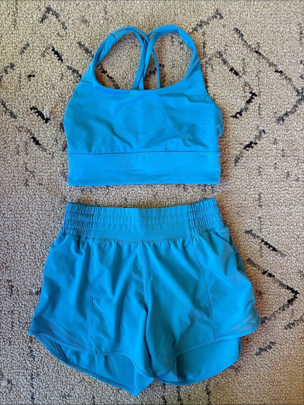 Lululemon set size 4 shade Cyan Blue